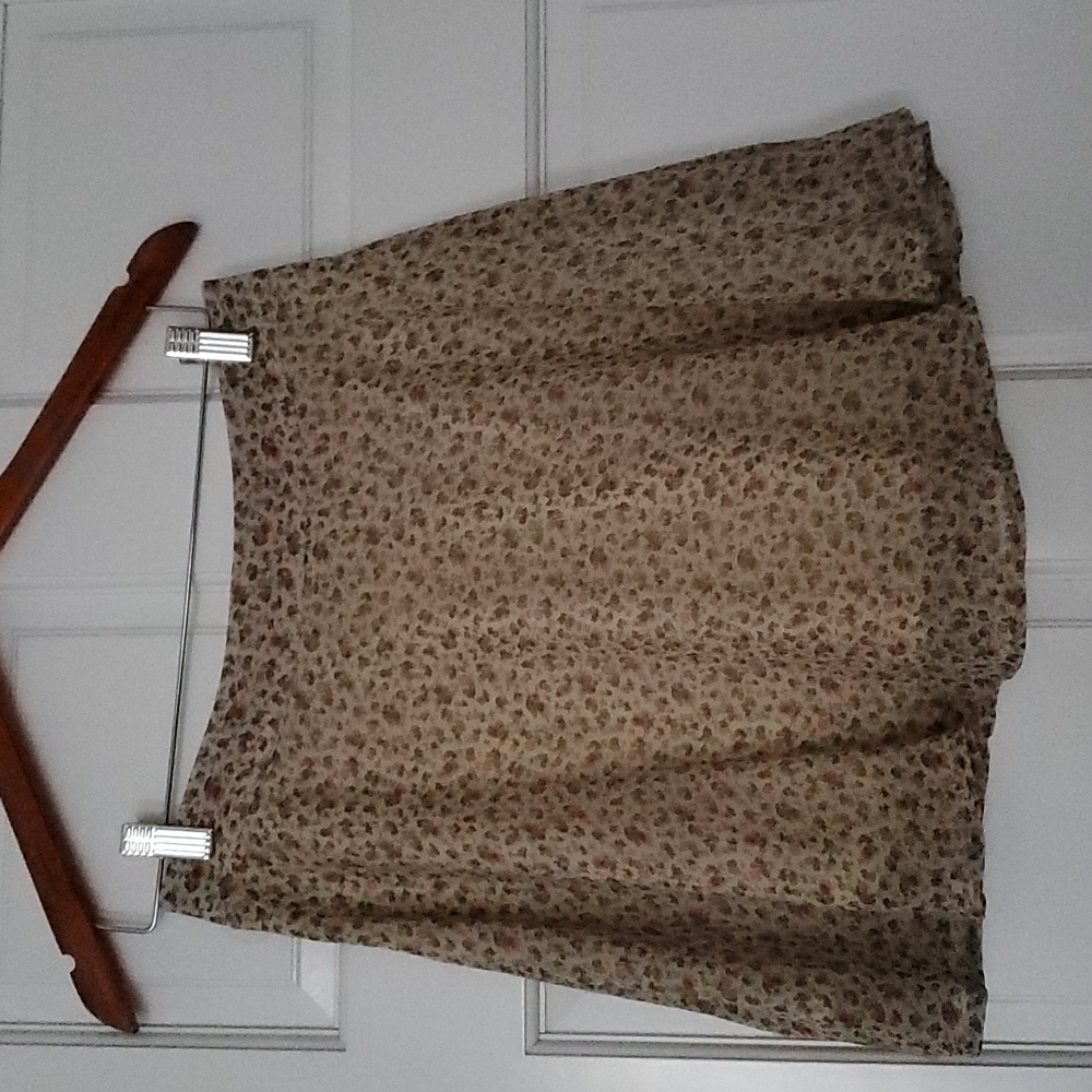 Flowy flowered skirt